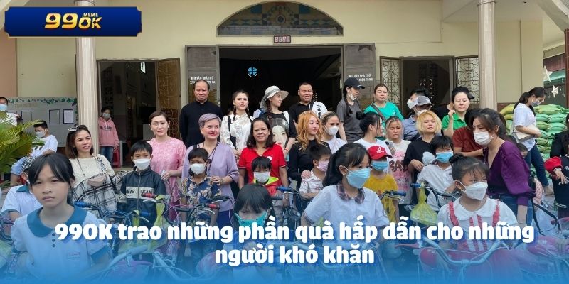 99OK trao những phần quà hấp dẫn cho những người khó khăn